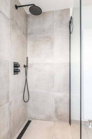 Foto - Verkocht onder voorbehoud: Instapklare gemoderniseerde geschakelde 2 onder 1 kap woning  met aanbouw, open keuken, tuin en garage in Voerendaal